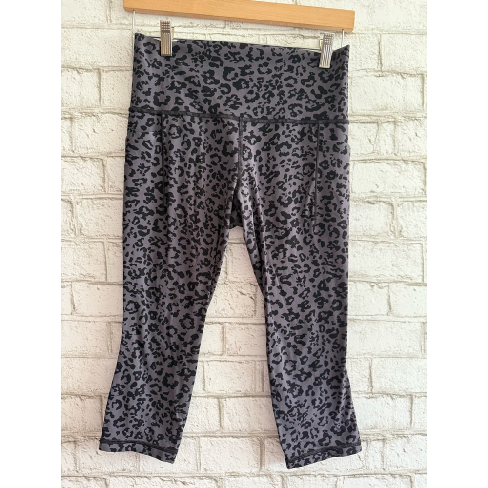 Athleta Salutation Capri size SP small petite animal print breathable - Picture 4 of 10